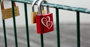 théorie attachement hypnose Lyon